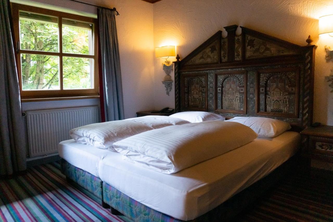 Hotel Schrenkhof Unterhaching Bagian luar foto