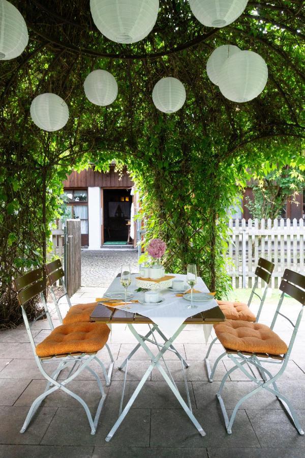 Hotel Schrenkhof Unterhaching Bagian luar foto