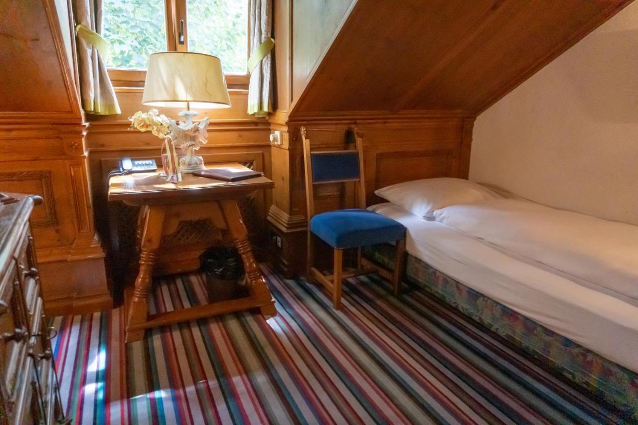 Hotel Schrenkhof Unterhaching Bagian luar foto