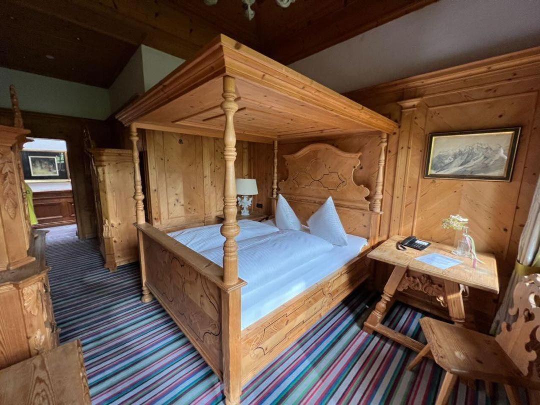 Hotel Schrenkhof Unterhaching Bagian luar foto
