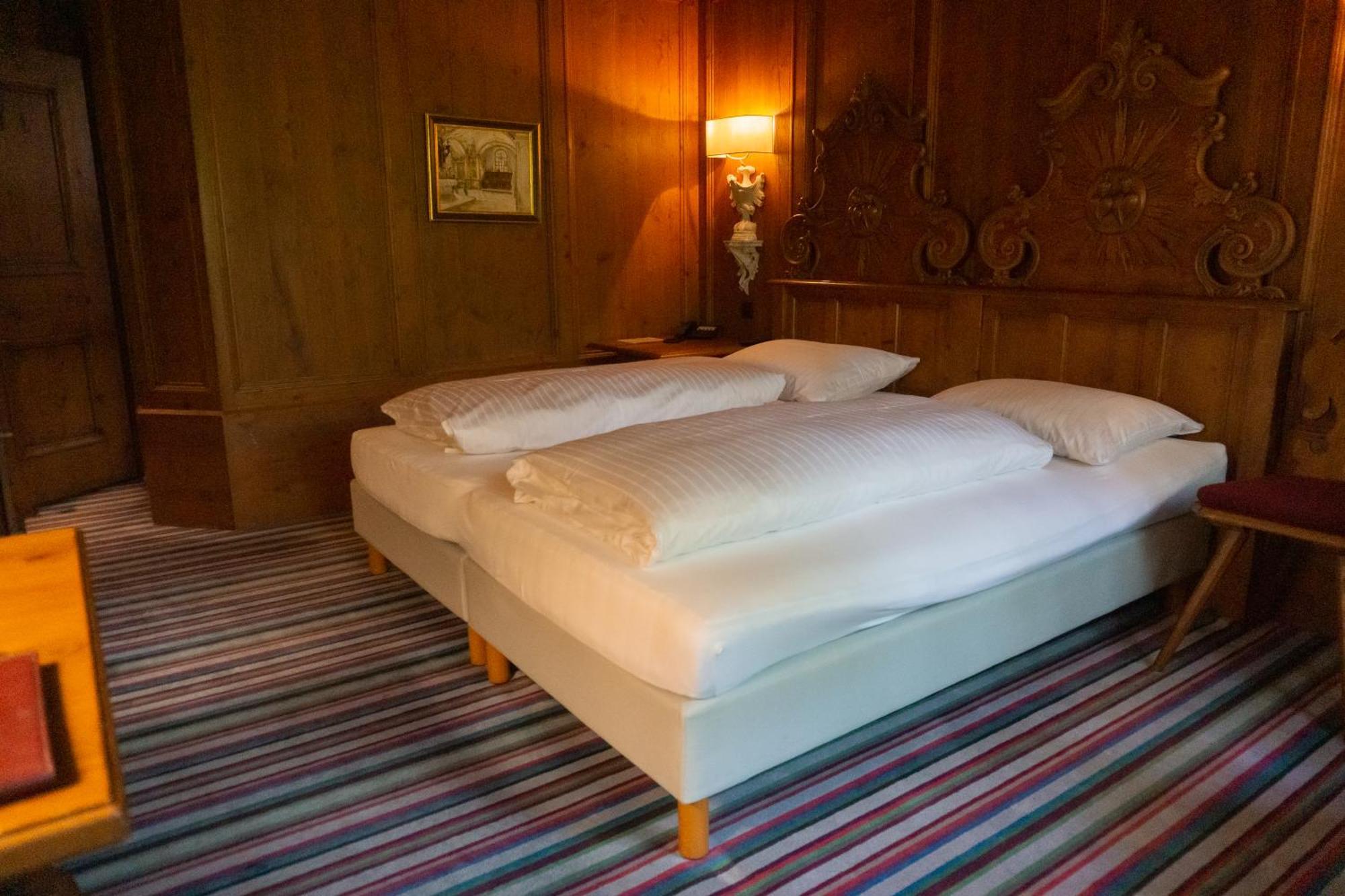 Hotel Schrenkhof Unterhaching Bagian luar foto