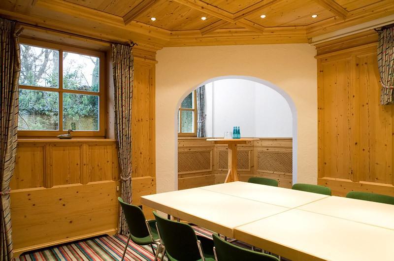 Hotel Schrenkhof Unterhaching Bagian luar foto