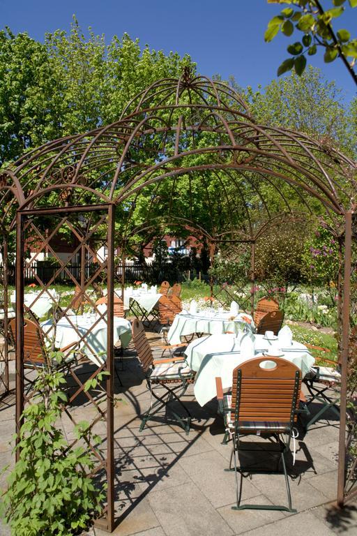 Hotel Schrenkhof Unterhaching Bagian luar foto